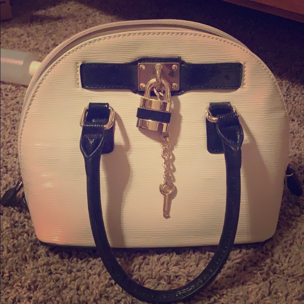 Apt 9 purse
